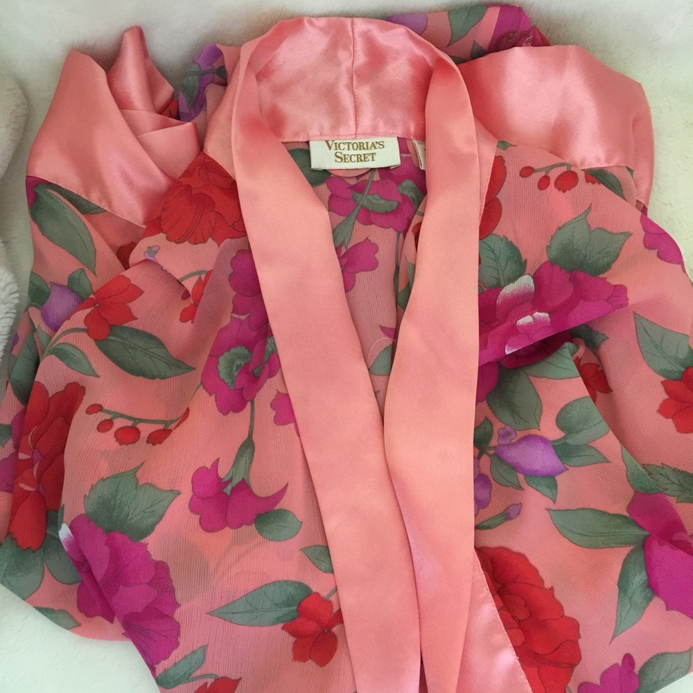 VS Kimono Robe - Picture 4 of 5